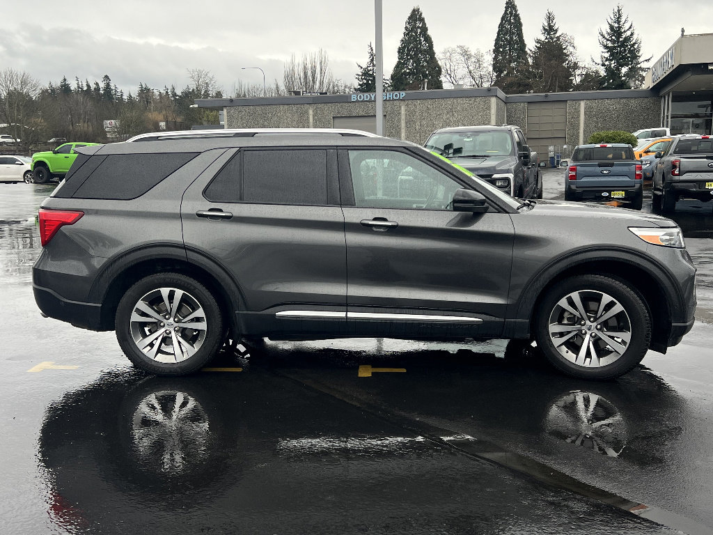 Certified 2020 Ford Explorer Platinum w/ Premium Technology Package image 2
