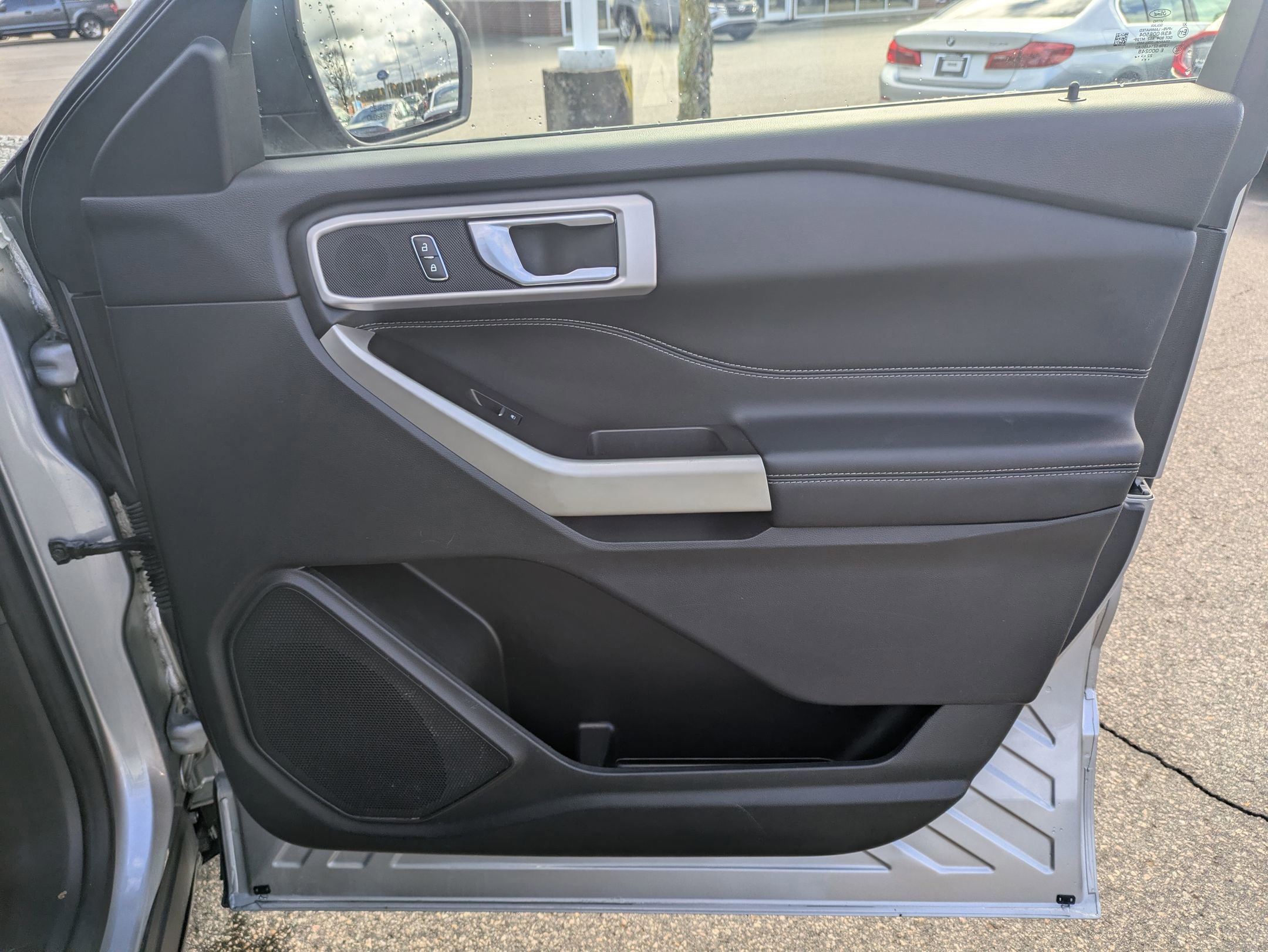 Certified 2022 Ford Explorer XLT w/ Equipment Group 202A image 33