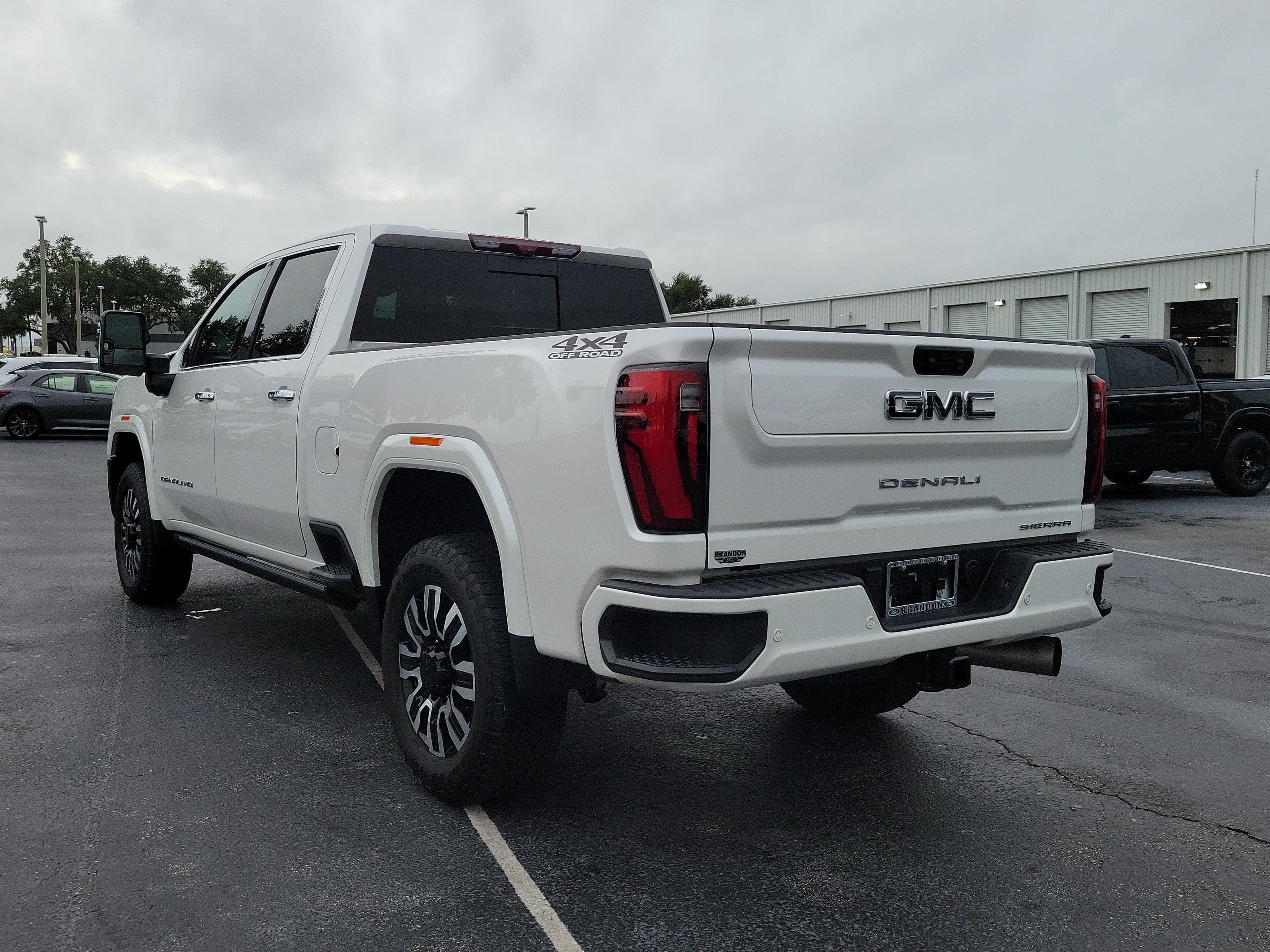 Used 2025 GMC Sierra 2500 Denali Ultimate AWD/4WD image 7