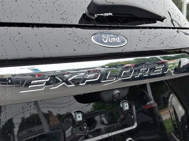 Certified 2022 Ford Explorer Limited w/ Equipment Group 301A AWD/4WD image 32