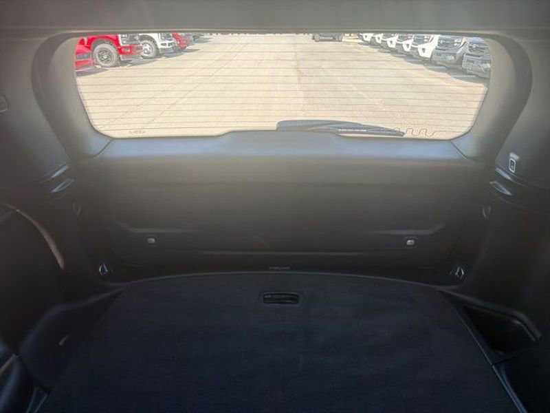 Used 2025 Jeep Grand Cherokee Altitude AWD/4WD image 16
