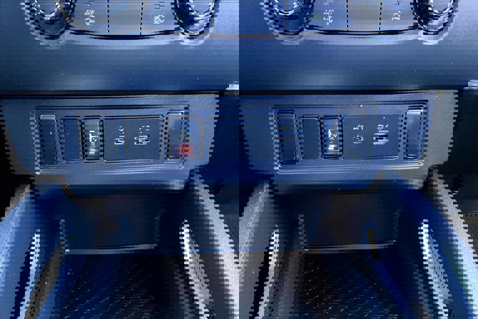 Used 2022 Nissan Frontier SV w/ Technology Package image 35