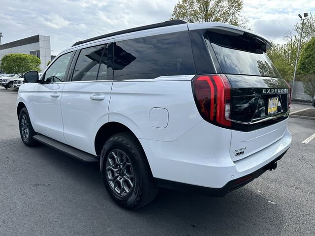 Certified 2025 Ford Expedition Active AWD/4WD image 3