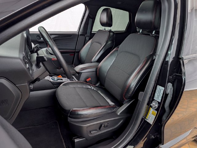 Certified 2023 Ford Escape ST-Line w/ Tech Pack #1 AWD/4WD image 9
