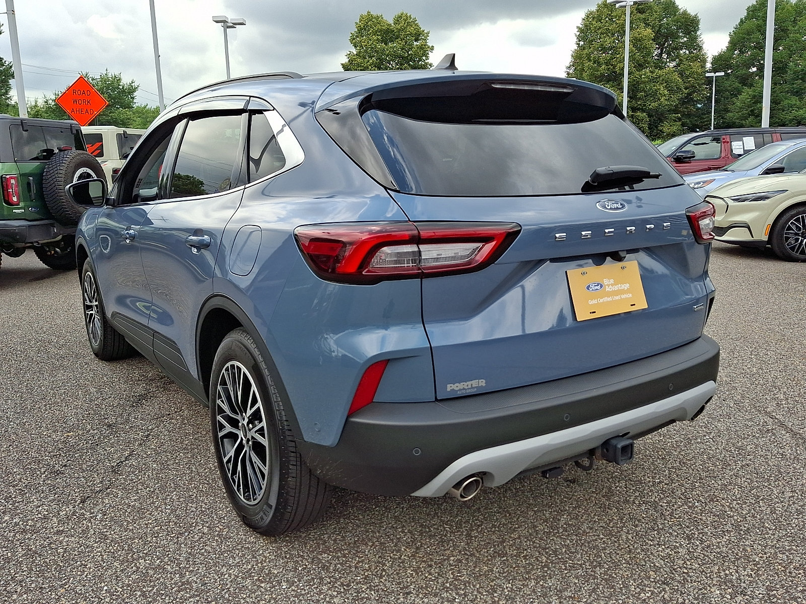 Certified 2023 Ford Escape SE w/ PHEV Premium Package FWD image 8