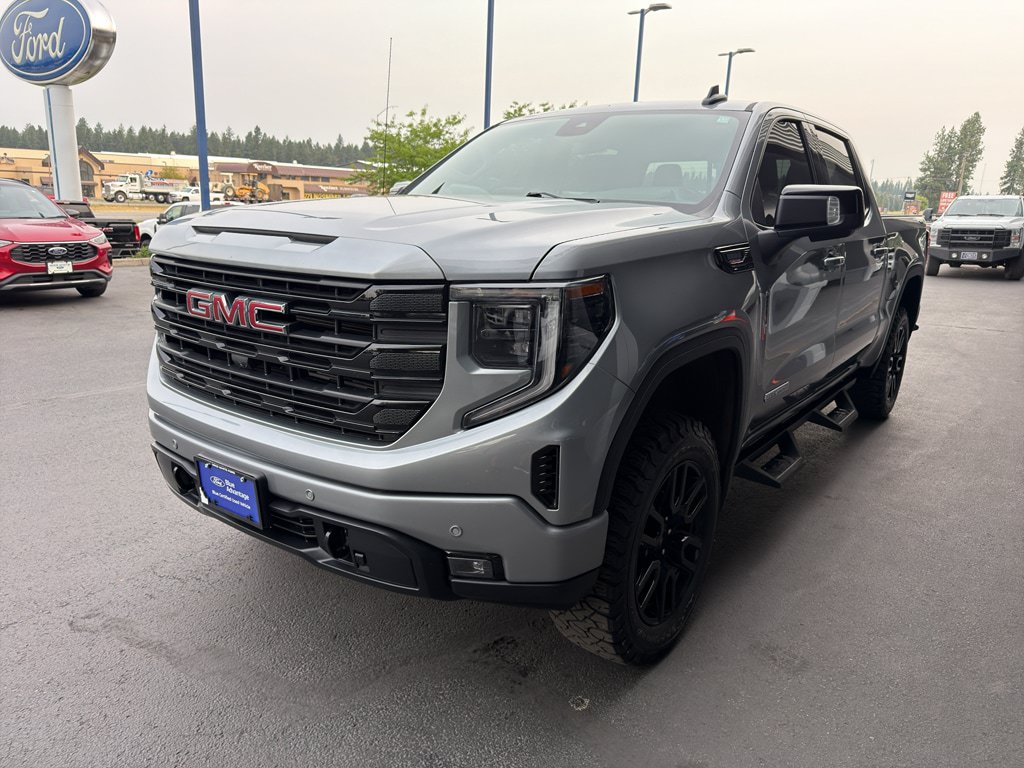 Used 2025 GMC Sierra 1500 Elevation w/ Elevation Premium Package AWD/4WD image 3