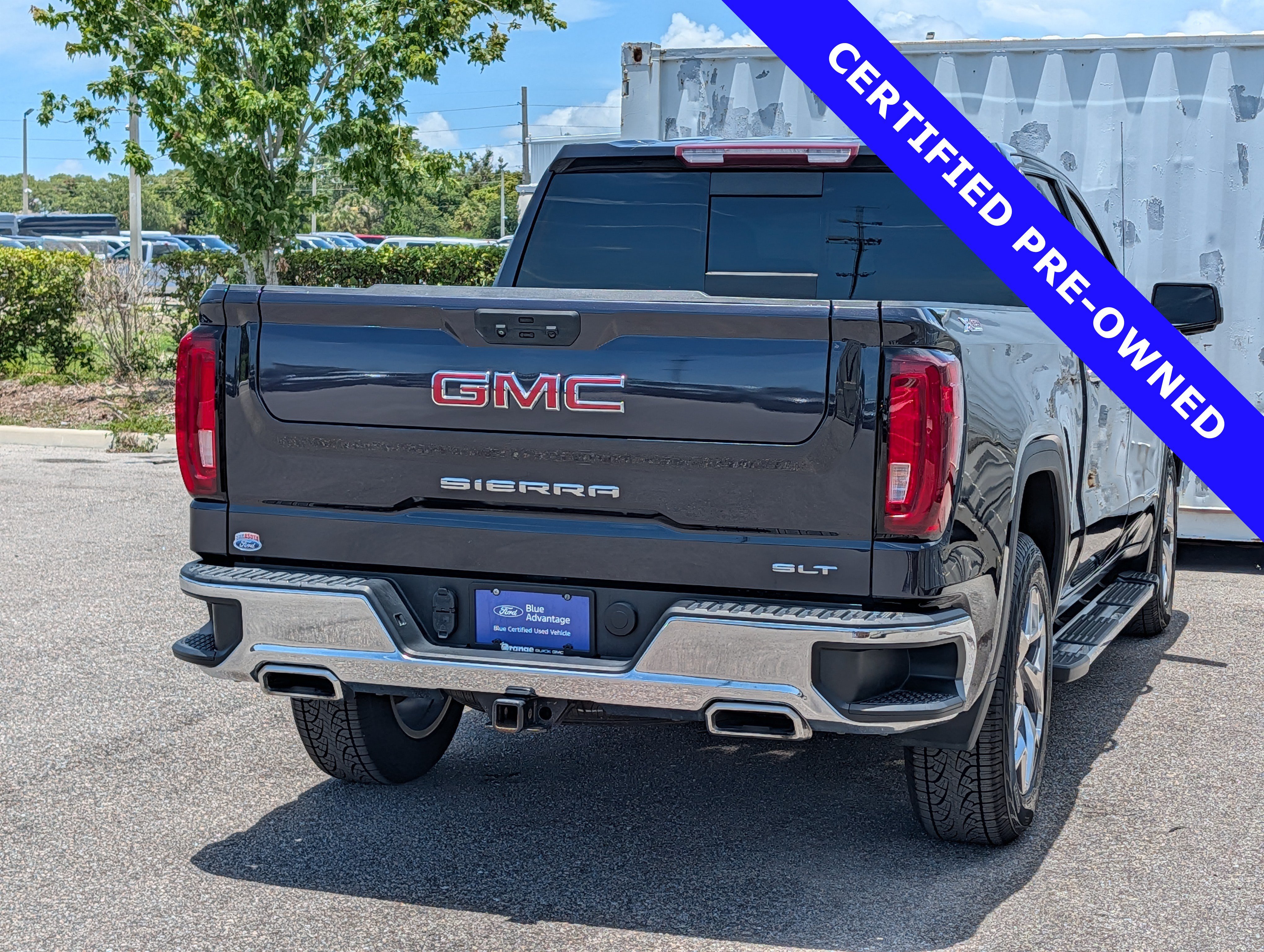Used 2023 GMC Sierra 1500 SLT w/ SLT Premium Package AWD/4WD image 4