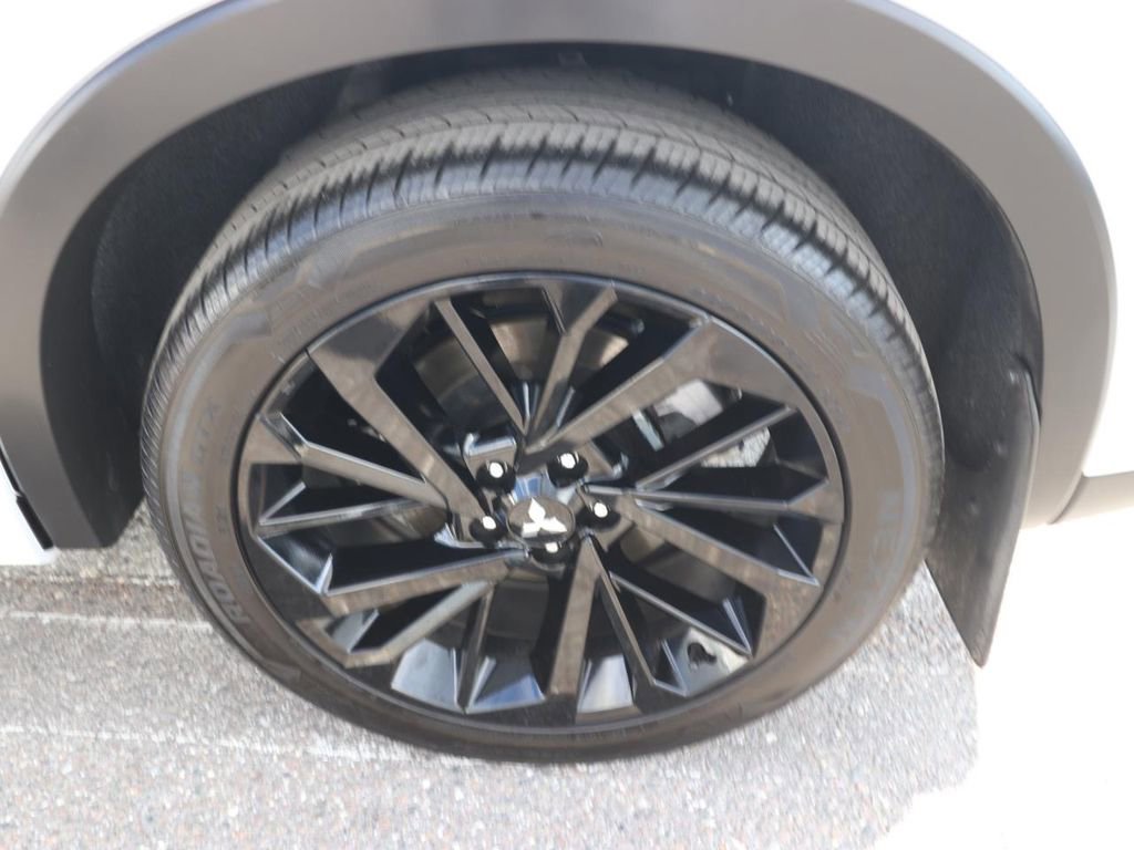 Used 2024 Mitsubishi Outlander SE Black Edition image 25