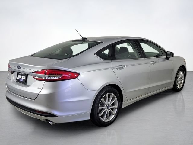 Certified 2017 Ford Fusion SE w/ Fusion SE Technology Package FWD image 3