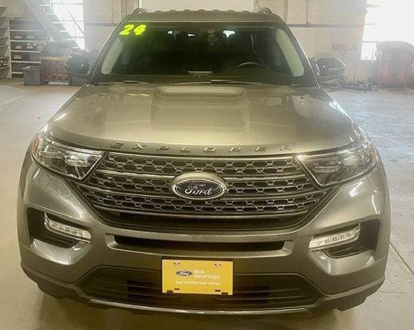 Certified 2024 Ford Explorer XLT w/ Equipment Group 202A AWD/4WD image 2