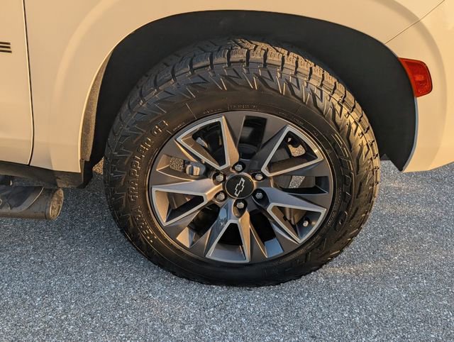 Used 2023 Chevrolet Tahoe Z71 w/ Luxury Package image 19
