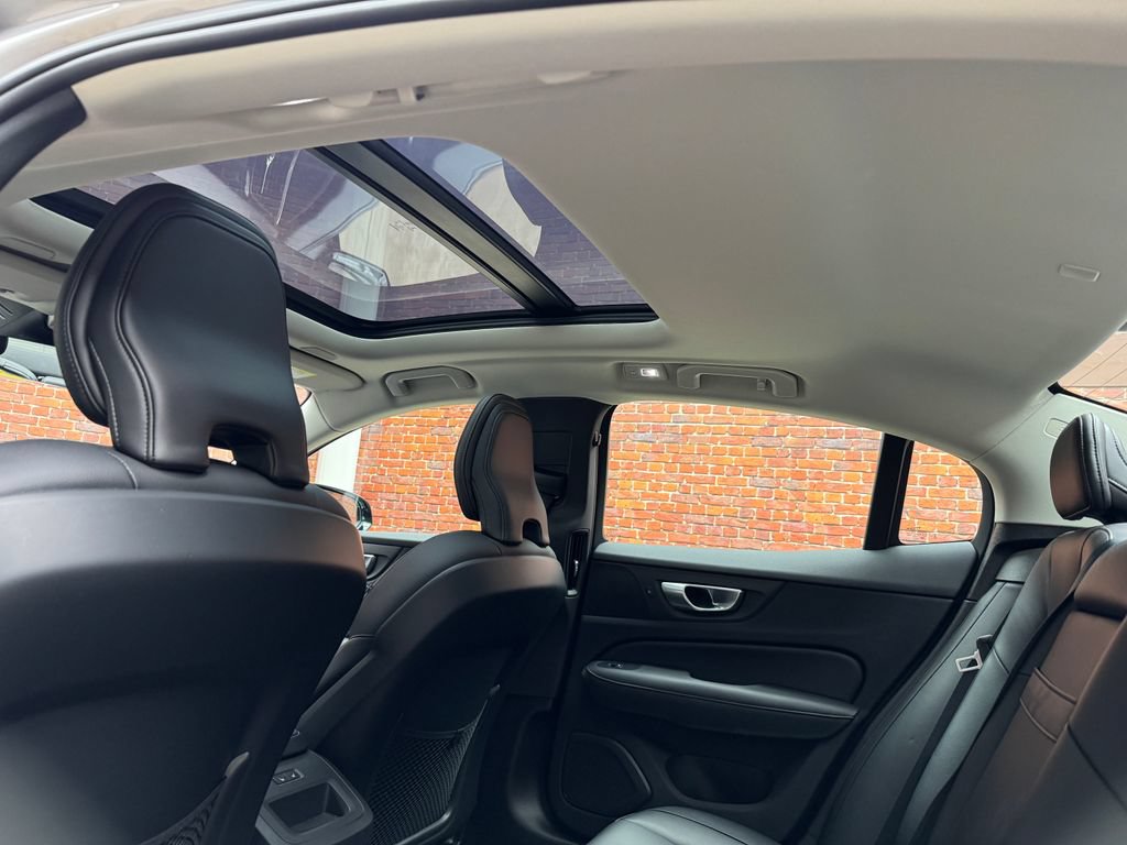 Used 2025 Volvo S60 B5 Core FWD image 3