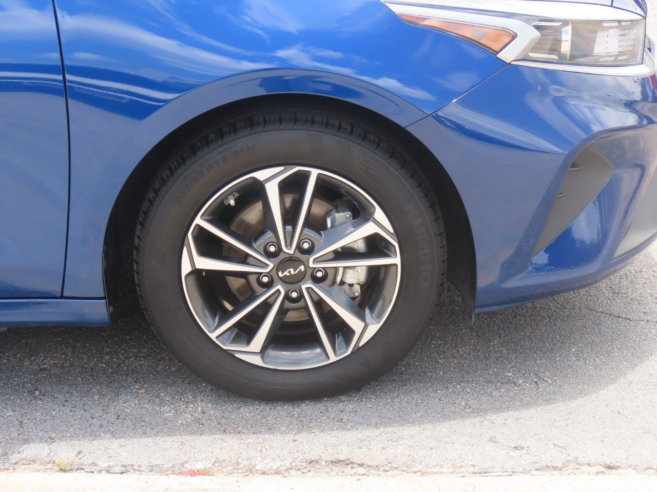 Used 2024 Kia Forte LXS FWD image 7