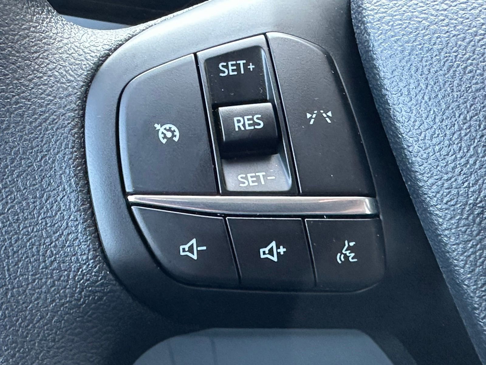 Certified 2025 Ford Escape Active FWD image 10