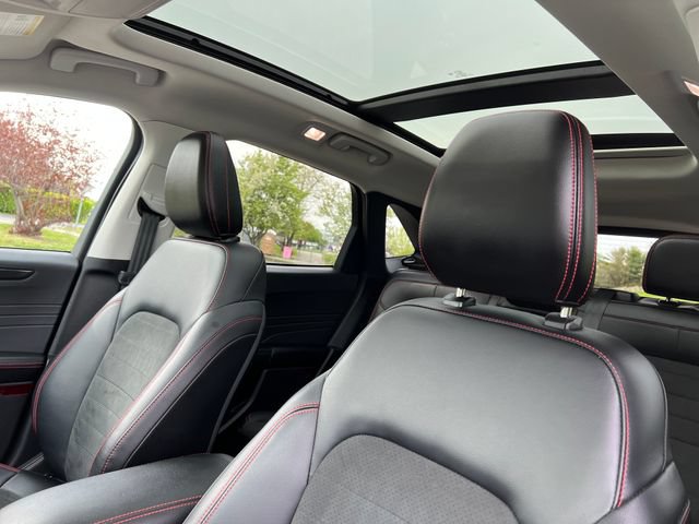 Certified 2022 Ford Escape SEL w/ SEL Stealth AWD Package image 17