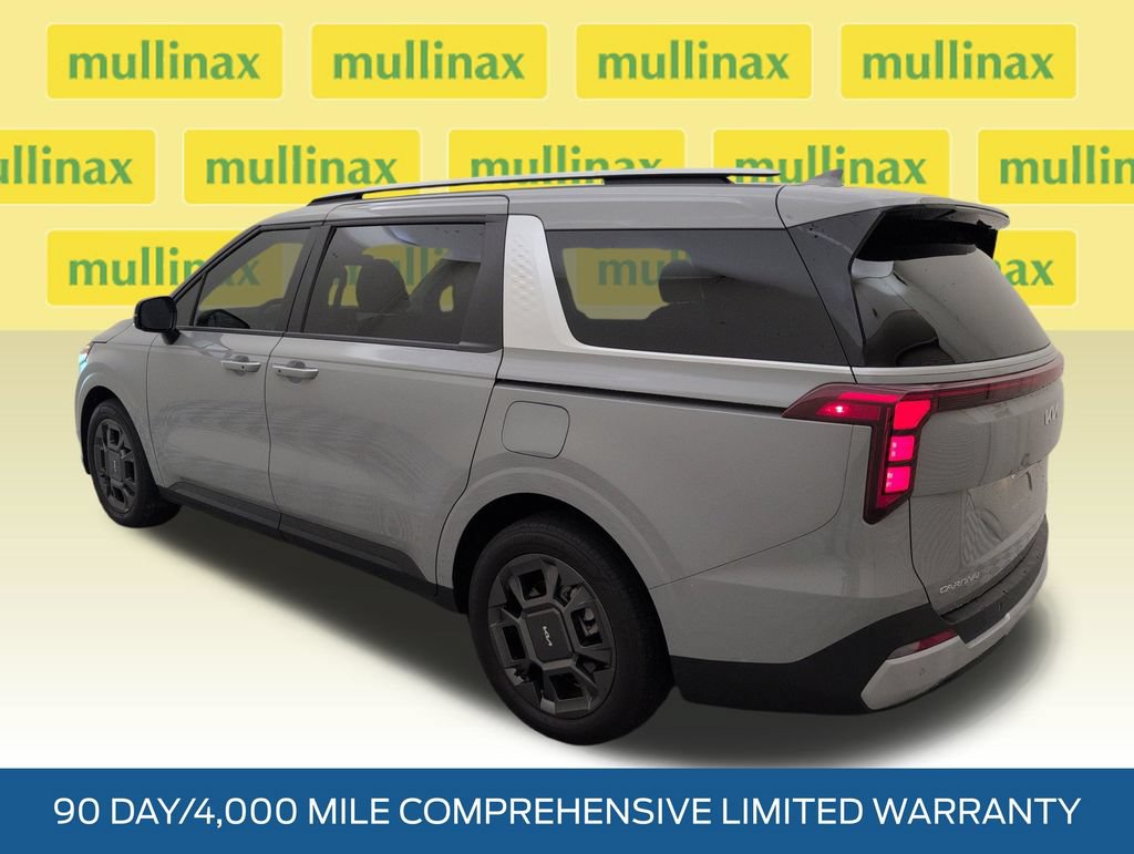 Used 2025 Kia Carnival EX FWD image 9
