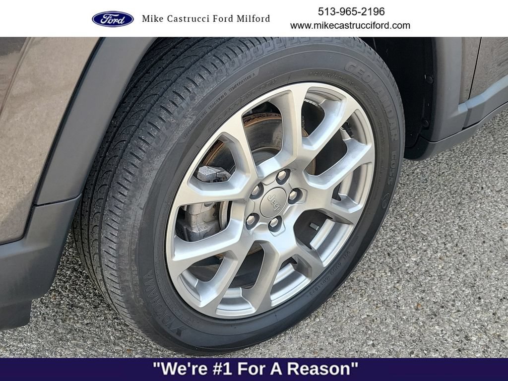 Used 2022 Jeep Compass Latitude w/ Sun and Sound Group AWD/4WD image 9