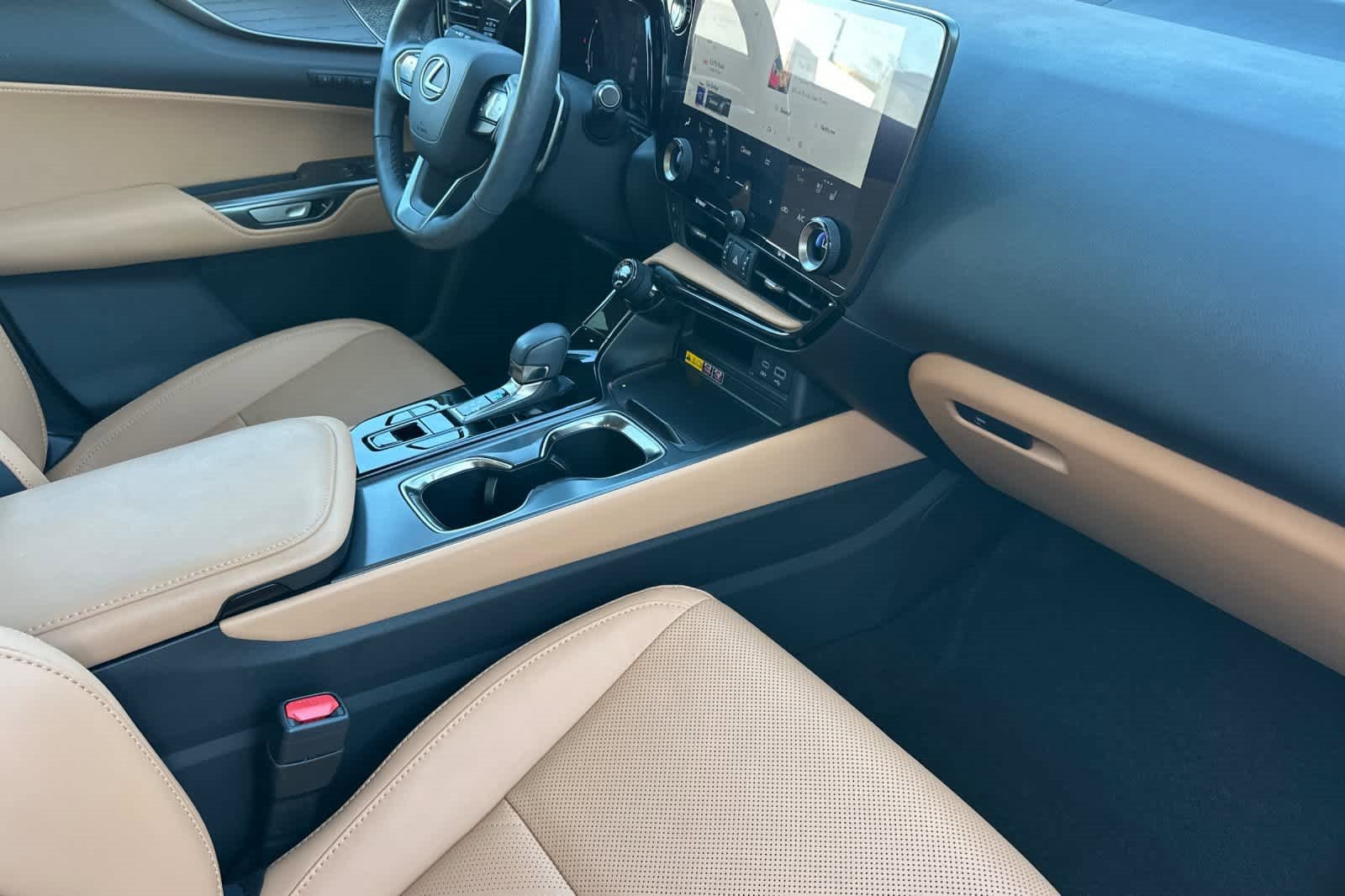 Used 2025 Lexus NX 300h AWD w/ Luxury Package image 16