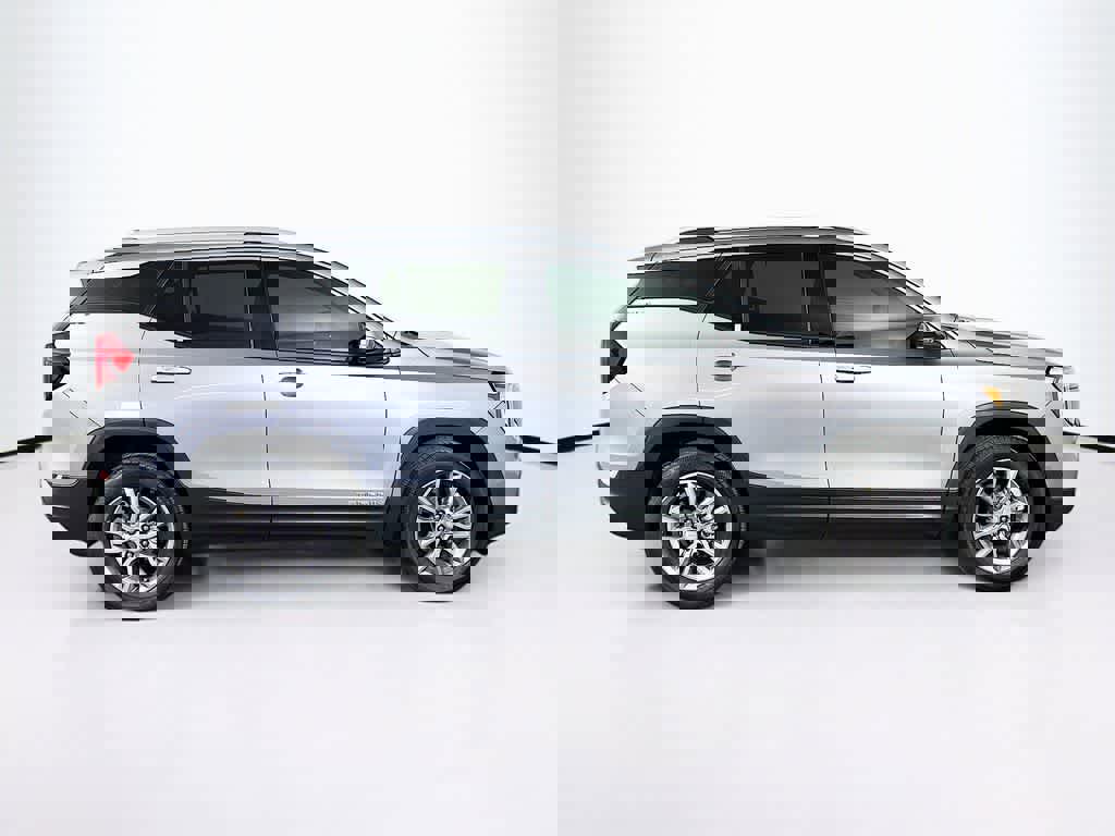 Used 2023 GMC Terrain SLT image 25