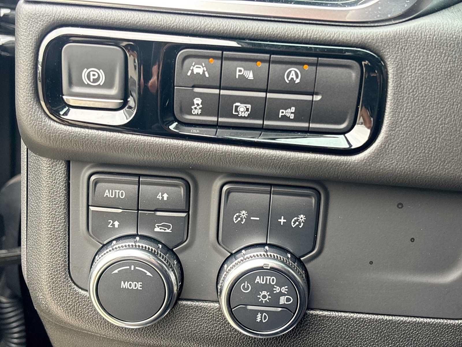 Used 2025 GMC Yukon Elevation w/ LPO, Floor Liner Package AWD/4WD image 27