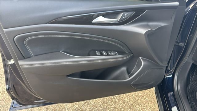 Used 2018 Buick Regal Essence FWD image 12