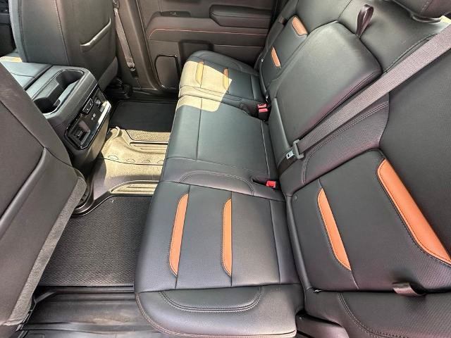 Used 2023 GMC Sierra 1500 AT4 w/ Technology Package AWD/4WD image 17