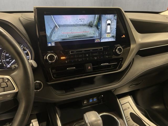 Used 2022 Toyota Highlander Platinum AWD/4WD image 17