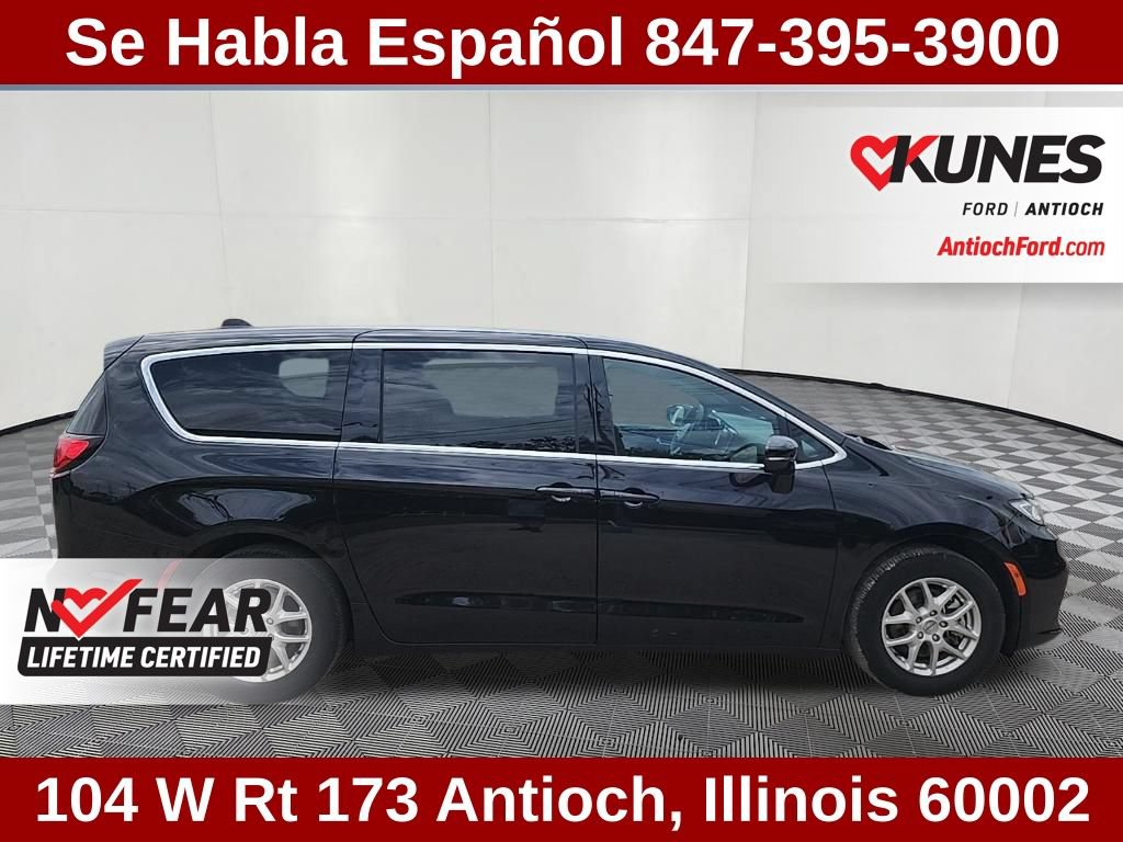 Used 2025 Chrysler Pacifica Select FWD image 14