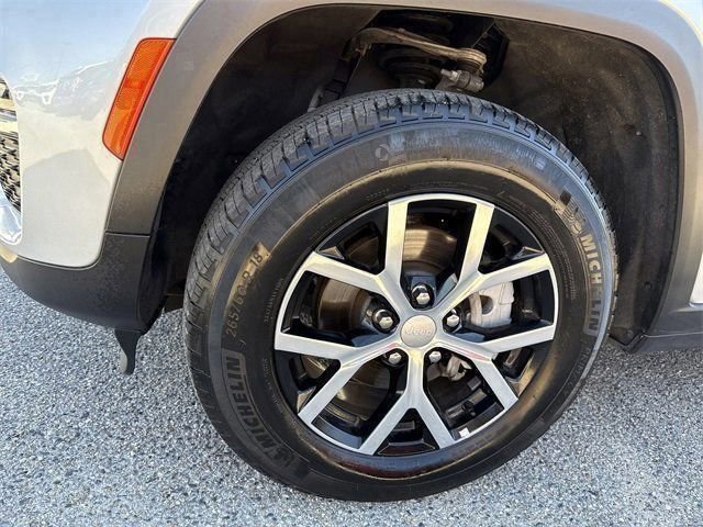 Used 2024 Jeep Grand Cherokee Limited image 32