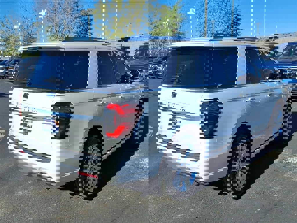 Certified 2023 Ford Expedition Platinum image 4