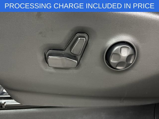Used 2023 Chrysler Pacifica Touring-L FWD image 4