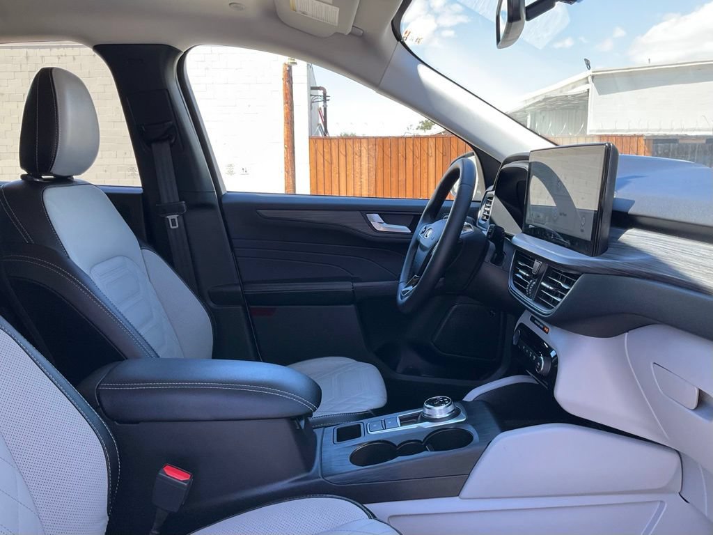 Certified 2024 Ford Escape SE w/ PHEV Premium Package FWD image 33
