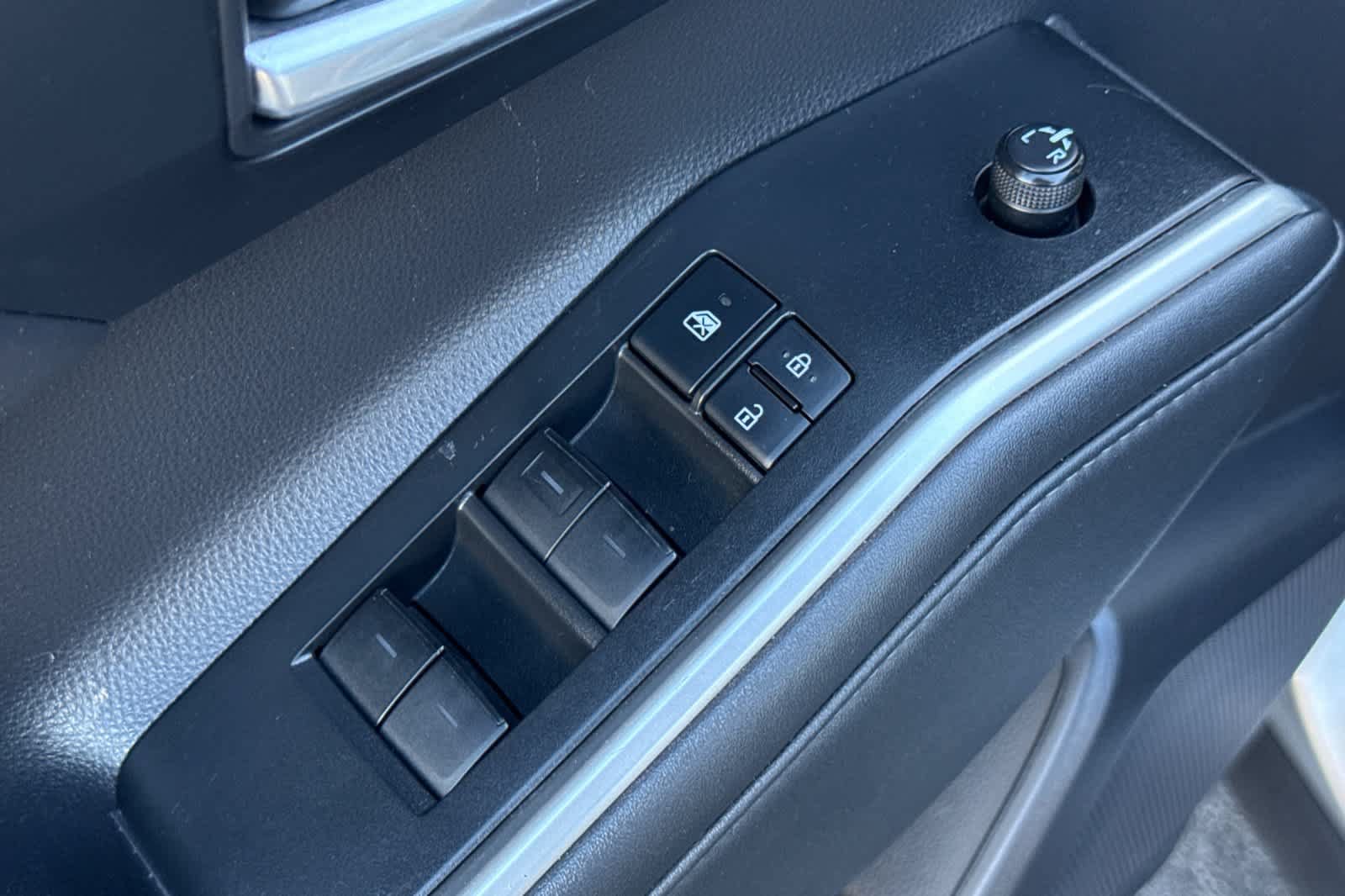 Used 2022 Toyota Highlander XLE AWD/4WD image 11