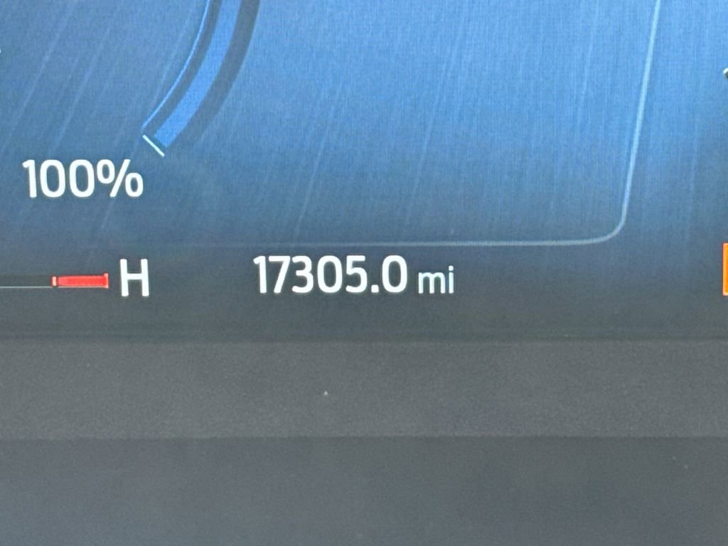 Certified 2025 Ford Escape Platinum w/ Class II Trailer Tow Package image 28