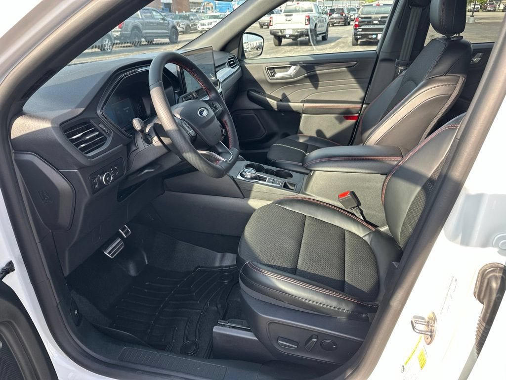 Certified 2024 Ford Escape ST-Line Select w/ Tech Pack #1 AWD/4WD image 13