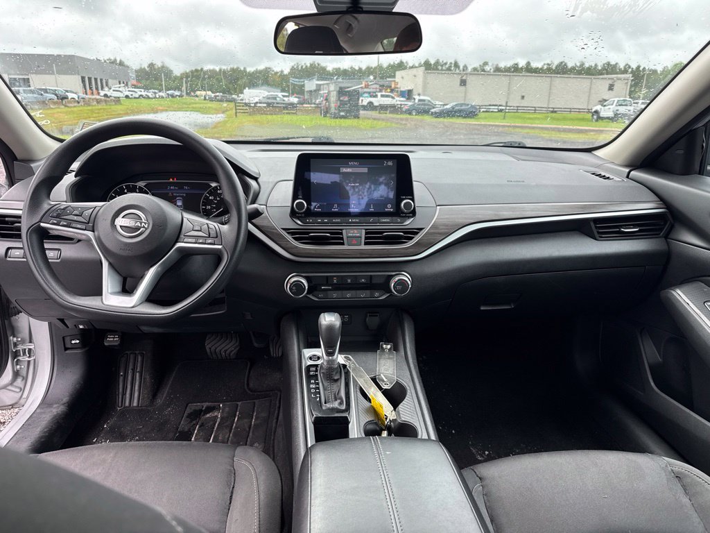 Used 2025 Nissan Altima 2.5 SV FWD image 11