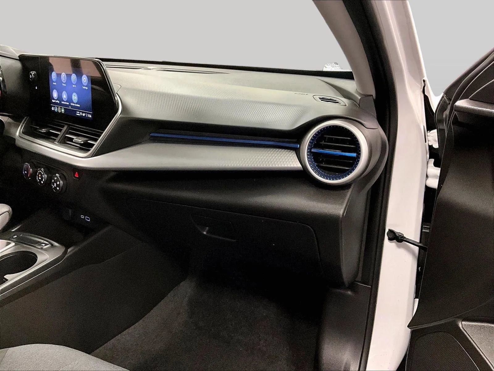 Used 2025 Chevrolet Trax LS w/ LS Convenience Package image 15