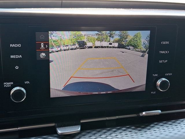 Used 2023 Kia Carnival LX FWD image 19