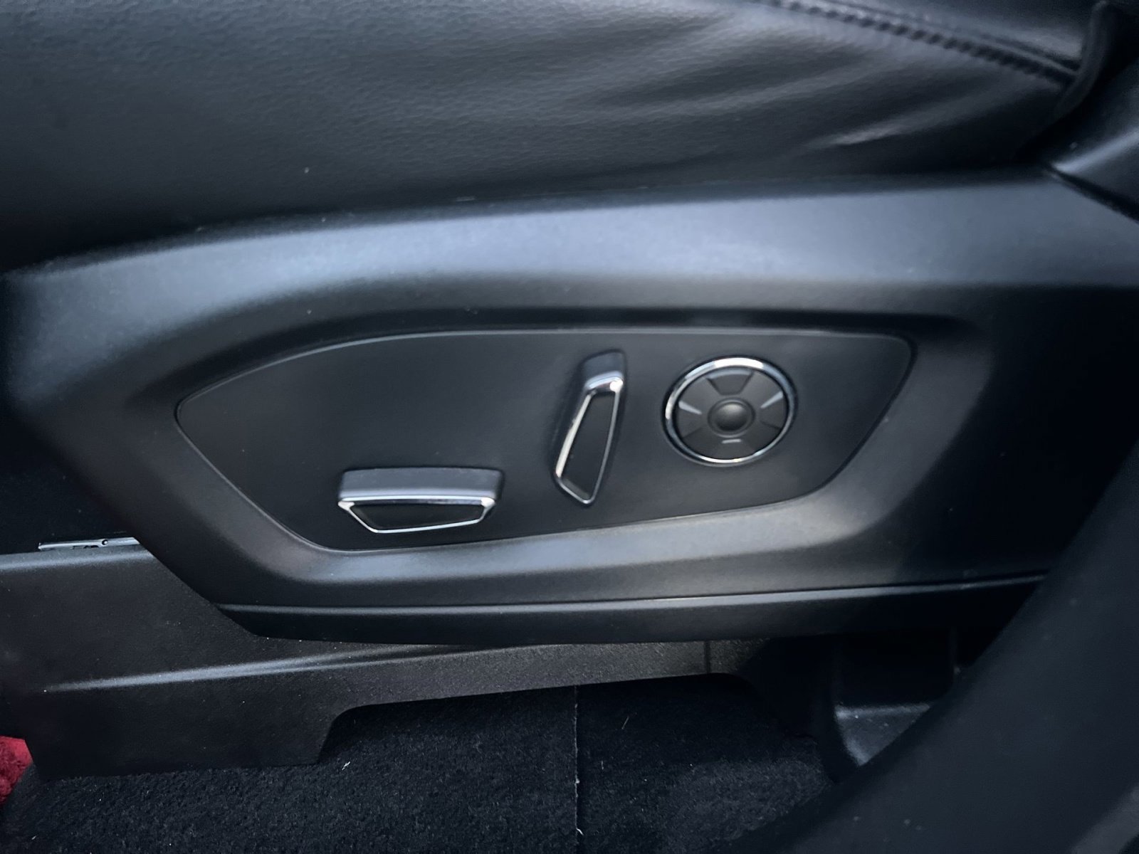 Certified 2020 Ford Explorer ST w/ ST Street Pack image 14