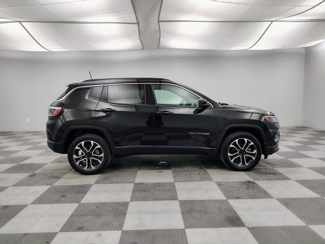 Used 2022 Jeep Compass Limited AWD/4WD image 10