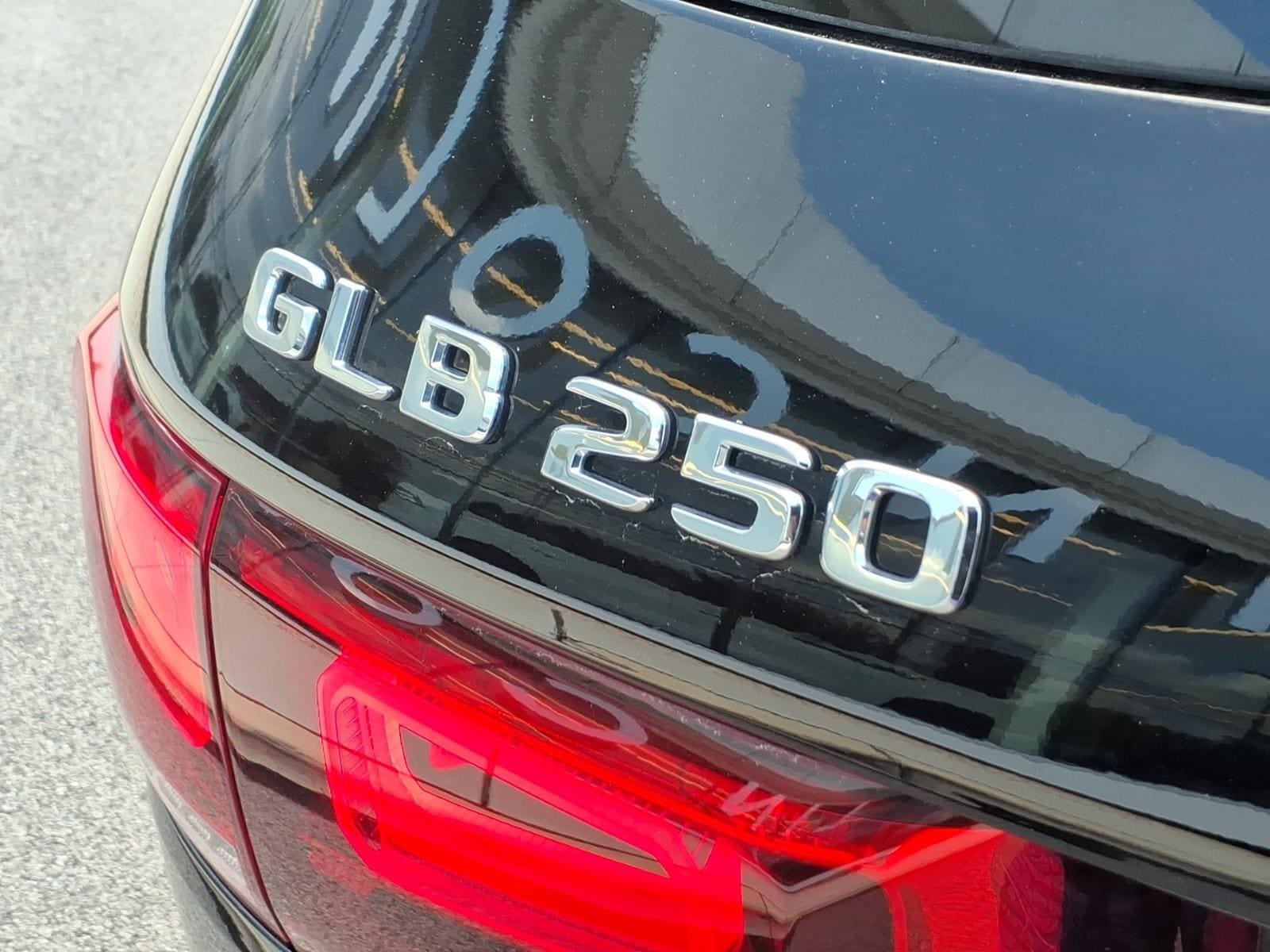 Used 2023 Mercedes-Benz GLB 250 4MATIC image 27