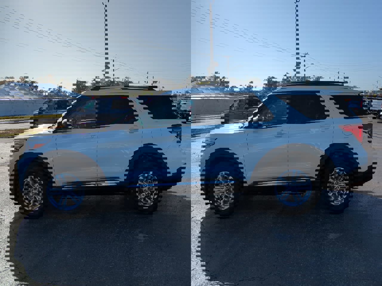 Certified 2022 Ford Explorer XLT w/ Equipment Group 202A image 2