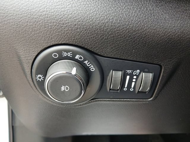 Used 2025 Jeep Compass Trailhawk AWD/4WD image 21