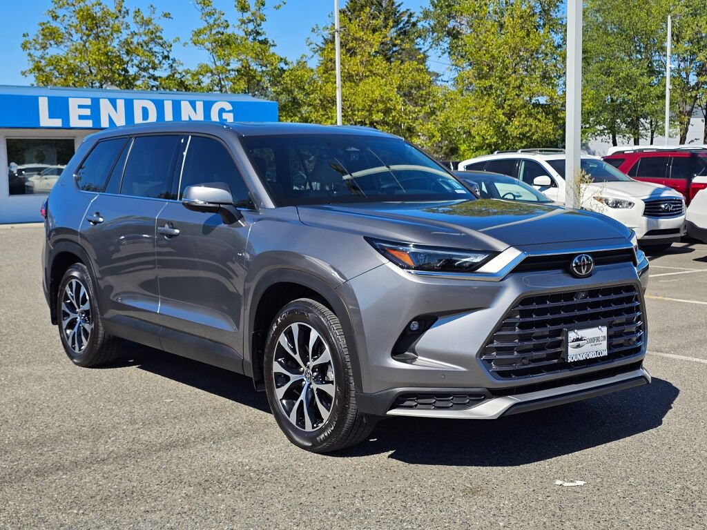 Used 2025 Toyota Grand Highlander AWD Hybrid image 3