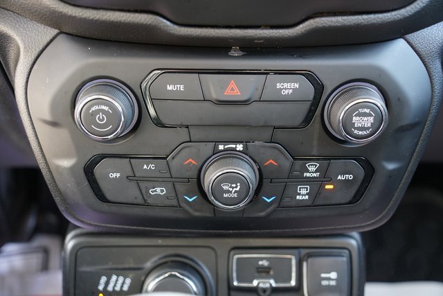 Used 2018 Jeep Renegade Altitude image 15