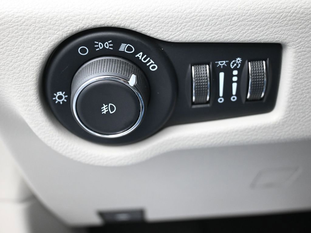Used 2023 Chrysler Pacifica Touring-L FWD image 22