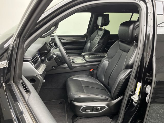 Used 2024 Jeep Wagoneer L Series II AWD/4WD image 10