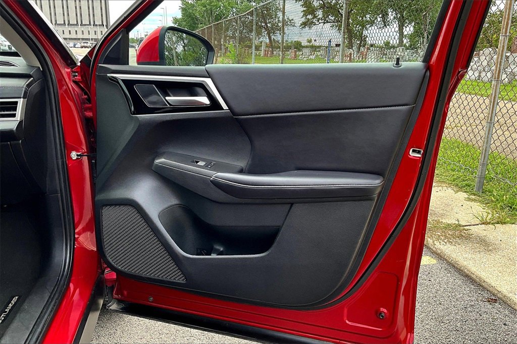 Used 2023 Mitsubishi Outlander SE image 22