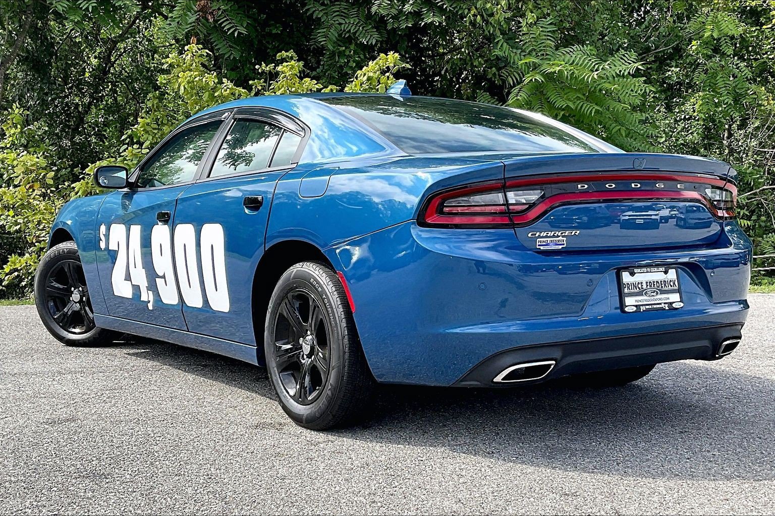 Used 2023 Dodge Charger SXT w/ Cold Weather Package RWD image 12