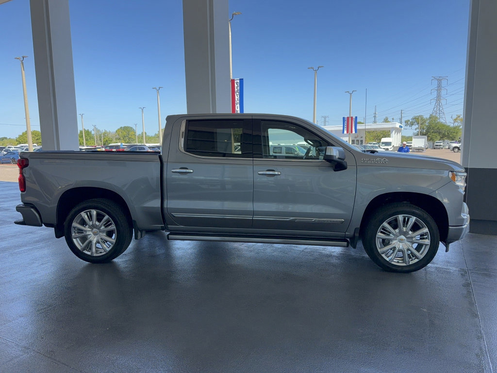 Used 2025 Chevrolet Silverado 1500 High Country AWD/4WD image 5